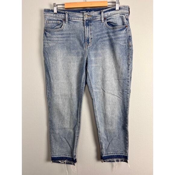 Old Navy Womens 12 Mid Rise Boyfriend Jeans Crop Capri Frayed Hem Light Wash - Picture 2 of 9